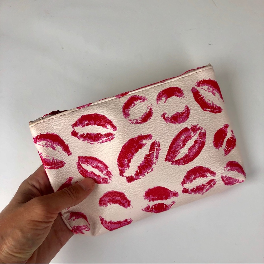 Makeup bag full of beauty samples. 💄 💋